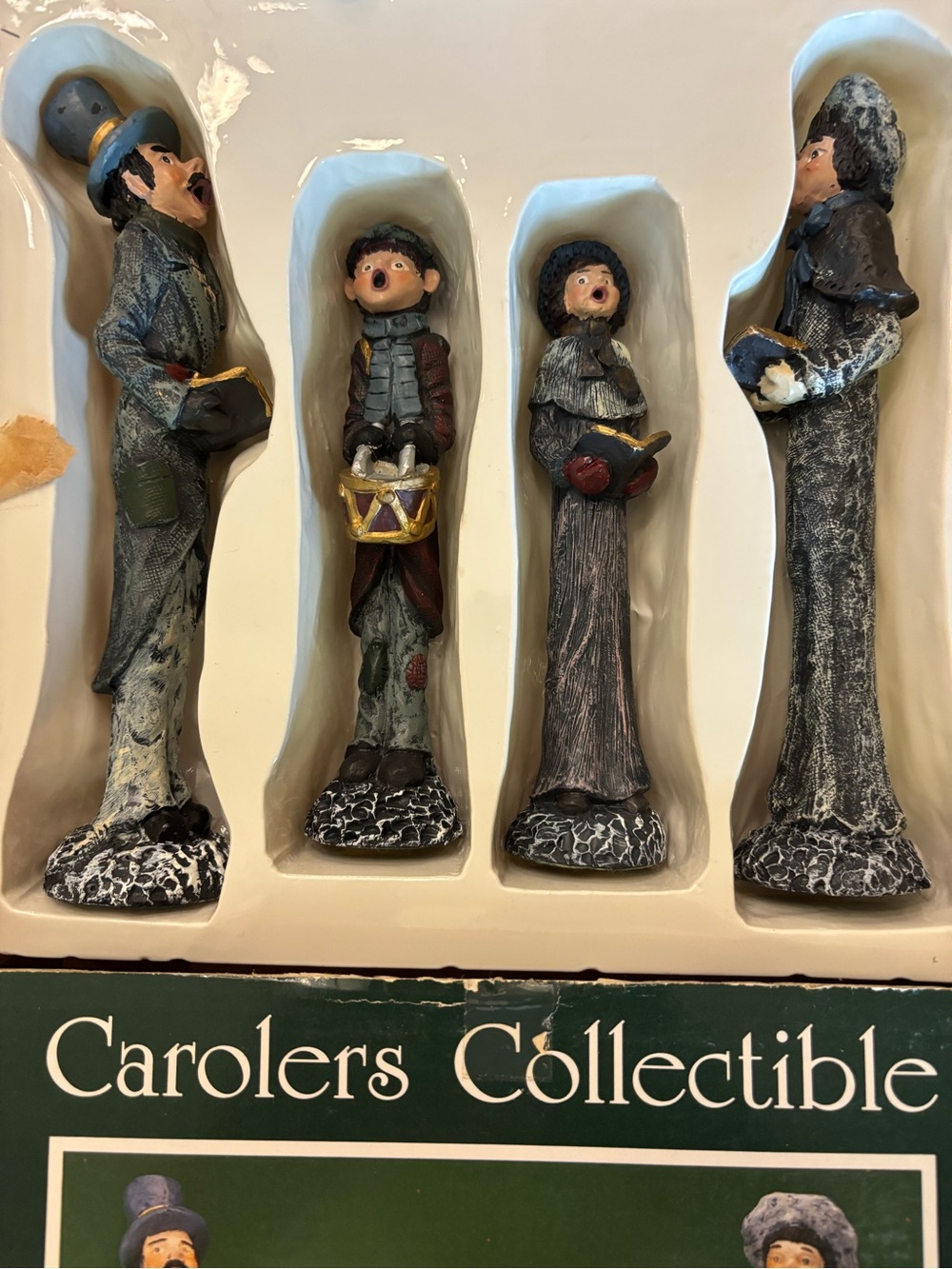 Christmas Caroler Figurine Set - Holiday Cedar Creek Collection